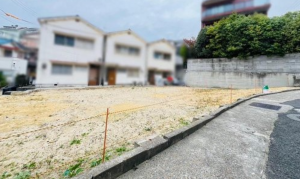神戸市垂水区舞子台、土地の前面道路を含む現地写真画像です