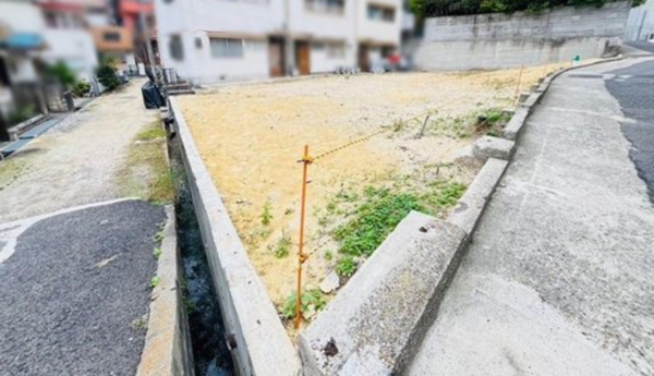 神戸市垂水区舞子台、土地の前面道路を含む現地写真画像です