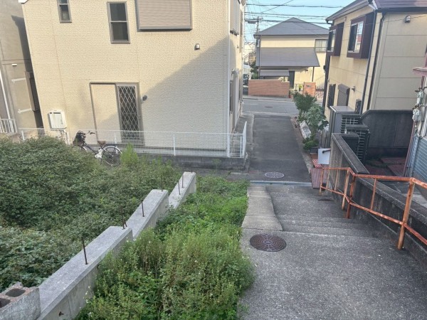 神戸市垂水区高丸、土地の前面道路を含む現地写真画像です