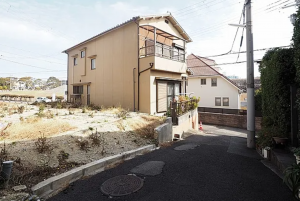 神戸市垂水区五色山、土地の前面道路を含む現地写真画像です