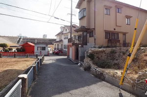 神戸市垂水区五色山、土地の前面道路を含む現地写真画像です