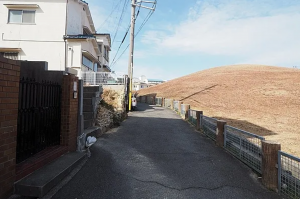 神戸市垂水区五色山、土地の前面道路を含む現地写真画像です