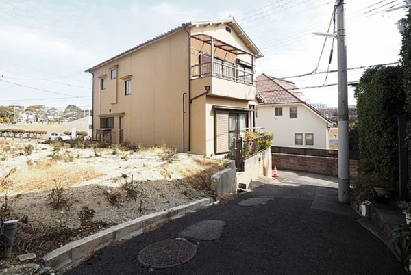 神戸市垂水区五色山、土地の前面道路を含む現地写真画像です