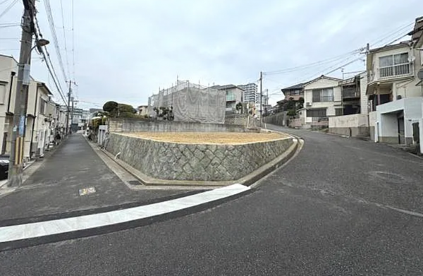 神戸市垂水区舞子台、土地の前面道路を含む現地写真画像です