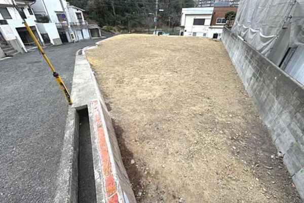 神戸市垂水区舞子台、土地の前面道路を含む現地写真画像です