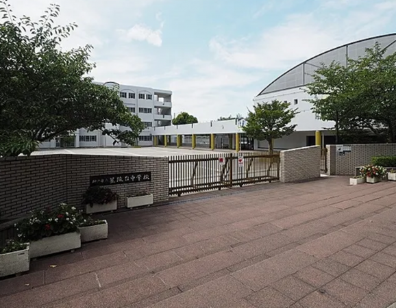 神戸市垂水区清水が丘、マンションの中学校画像です