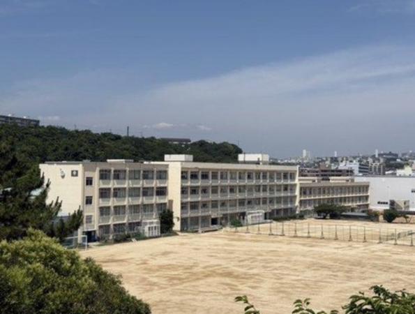 神戸市垂水区舞子台、新築一戸建ての中学校画像です