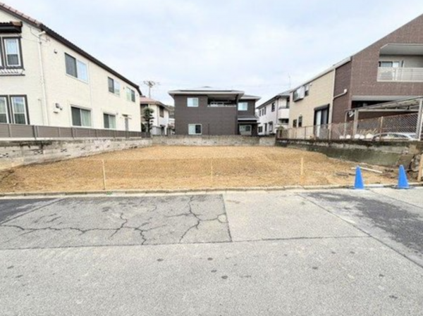 神戸市垂水区星陵台、土地の前面道路を含む現地写真画像です