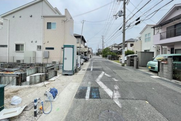 神戸市垂水区泉が丘、新築一戸建ての前面道路を含む現地写真画像です