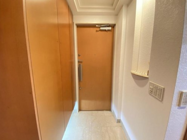 神戸市垂水区霞ケ丘、マンションの玄関画像です