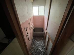 神戸市垂水区海岸通、中古一戸建ての風呂画像です