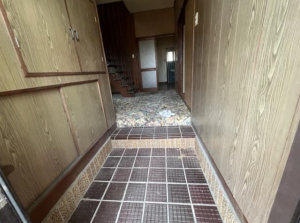 神戸市垂水区海岸通、中古一戸建ての玄関画像です