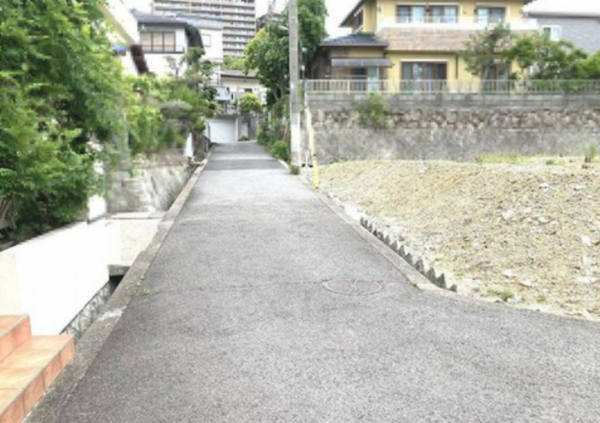 神戸市垂水区舞子台、土地の前面道路を含む現地写真画像です