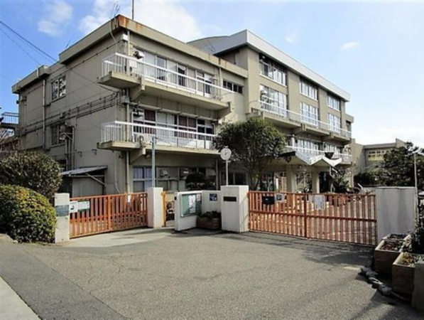 神戸市垂水区星陵台、新築一戸建ての小学校画像です