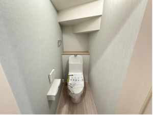 神戸市垂水区美山台、新築一戸建てのトイレ画像です