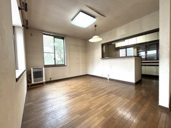 神戸市垂水区星陵台、中古一戸建ての居間画像です