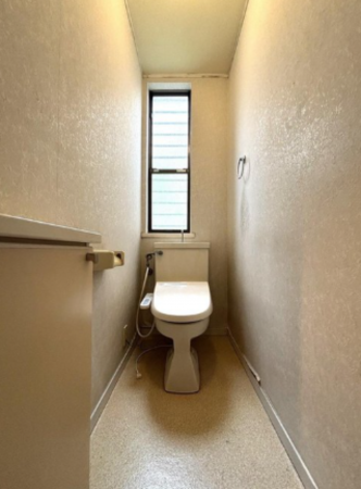 神戸市垂水区星陵台、中古一戸建てのトイレ画像です