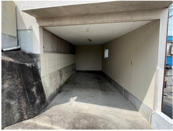 神戸市垂水区舞子坂、中古一戸建ての駐車場画像です