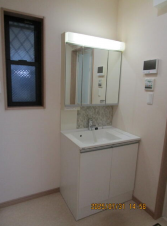 神戸市垂水区乙木、中古一戸建ての洗面画像です