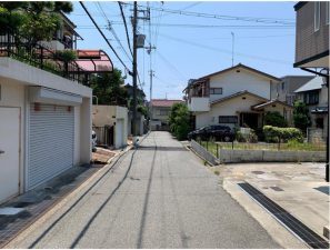 神戸市垂水区高丸、新築一戸建ての前面道路を含む現地写真画像です