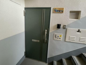 神戸市垂水区狩口台、マンションの玄関画像です
