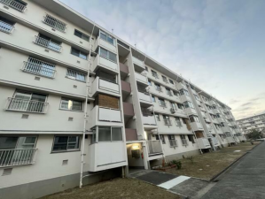 神戸市垂水区狩口台、マンションの外観画像です
