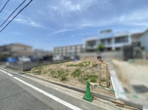 神戸市垂水区霞ケ丘、土地の前面道路を含む現地写真画像です