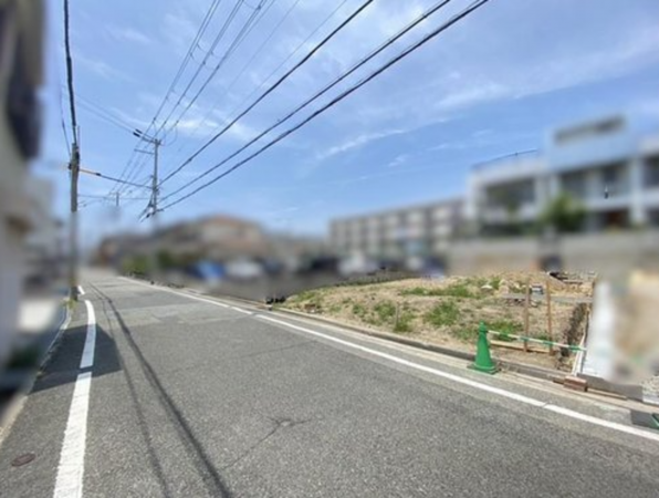 神戸市垂水区霞ケ丘、土地の前面道路を含む現地写真画像です