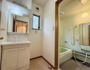 神戸市垂水区北舞子、中古一戸建ての洗面画像です