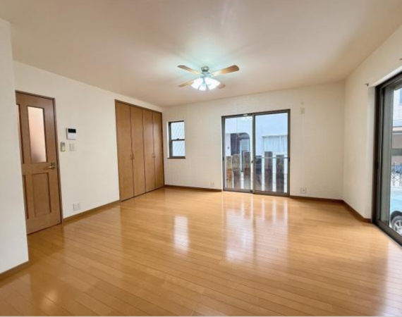 神戸市垂水区北舞子、中古一戸建ての居間画像です