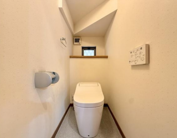 神戸市垂水区北舞子、中古一戸建てのトイレ画像です