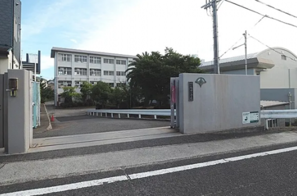 神戸市垂水区千鳥が丘、中古一戸建ての小学校画像です