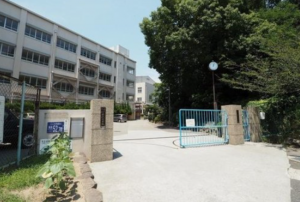 神戸市垂水区旭が丘、中古一戸建ての中学校画像です