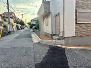 神戸市垂水区青山台、新築一戸建ての前面道路を含む現地写真画像です