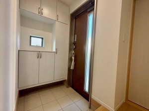 神戸市垂水区青山台、新築一戸建ての玄関画像です
