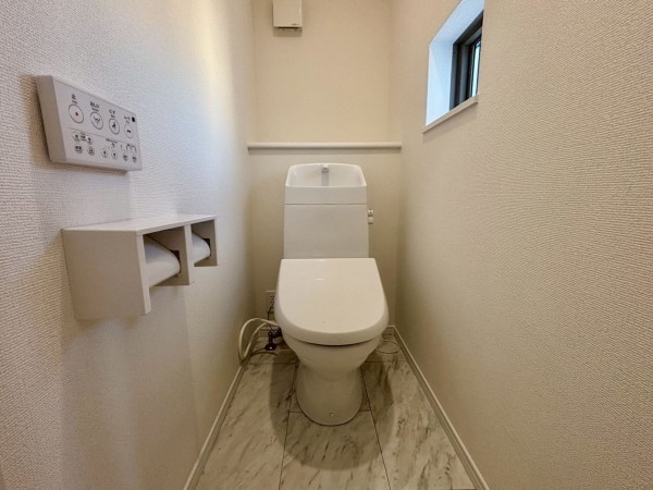 神戸市垂水区青山台、新築一戸建てのトイレ画像です