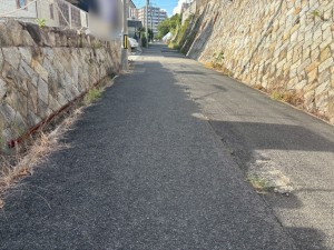 神戸市垂水区高丸、土地の前面道路を含む現地写真画像です