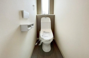 神戸市垂水区泉が丘、新築一戸建てのトイレ画像です