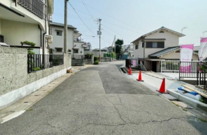 神戸市垂水区泉が丘、新築一戸建ての前面道路を含む現地写真画像です