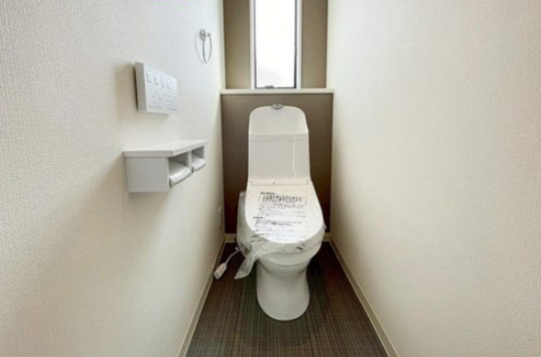 神戸市垂水区泉が丘、新築一戸建てのトイレ画像です