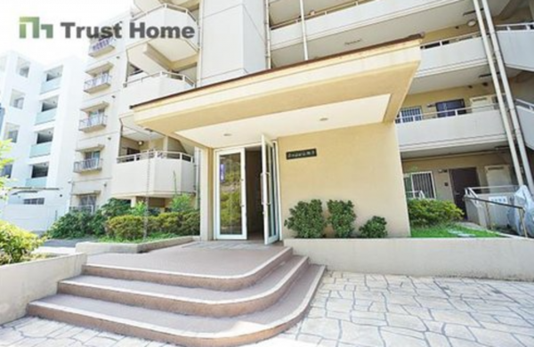 神戸市垂水区海岸通、マンションのエントランス画像です