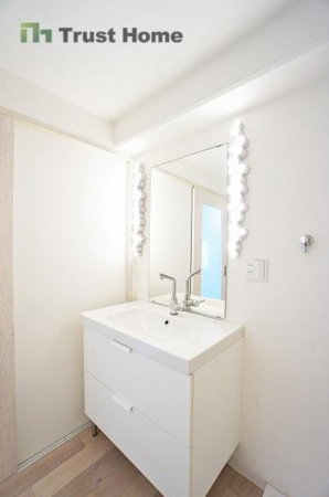 神戸市垂水区海岸通、マンションの洗面画像です