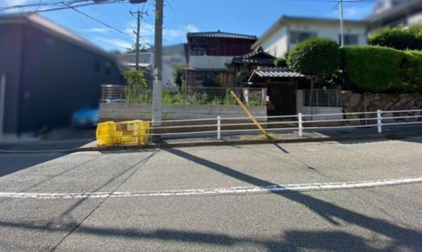 神戸市垂水区高丸、土地の前面道路を含む現地写真画像です