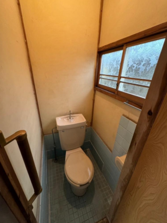 神戸市垂水区塩屋町、中古一戸建てのトイレ画像です