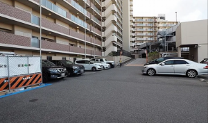 神戸市垂水区上高丸、マンションの駐車場画像です