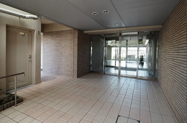 神戸市垂水区上高丸、マンションのエントランス画像です