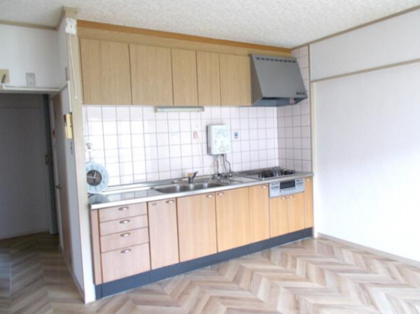 神戸市垂水区塩屋町、マンションのキッチン画像です