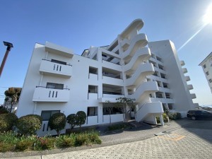 神戸市垂水区狩口台、マンションの外観画像です