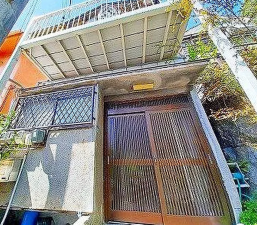 神戸市垂水区塩屋町、中古一戸建ての外観画像です