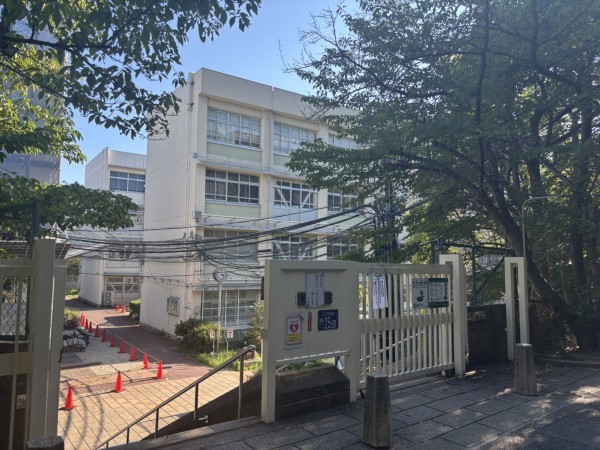 神戸市垂水区塩屋町、中古一戸建ての小学校画像です